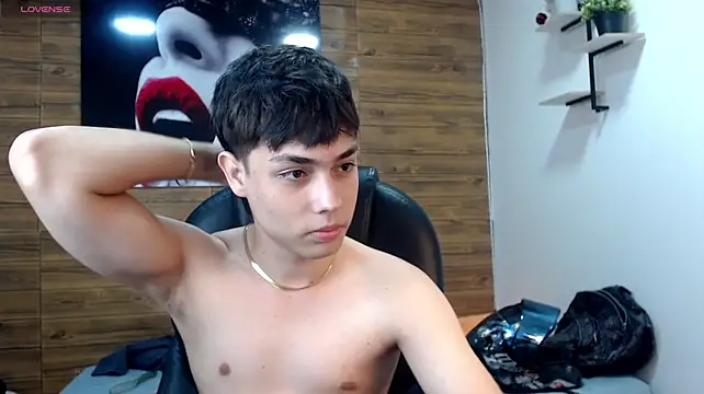 ivan_cooper live cam on StripChat