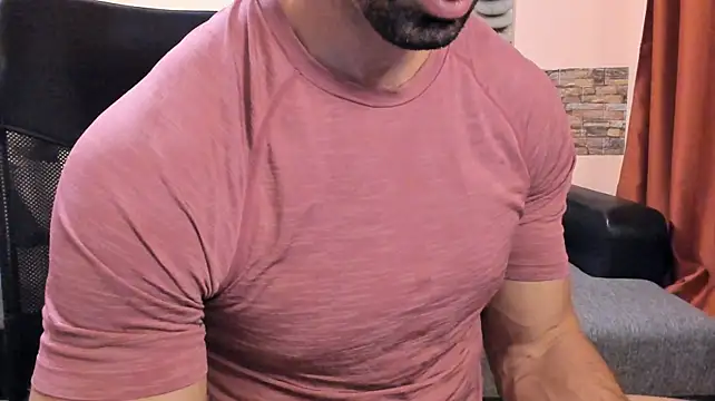 HotHunkTrainer live cam on StripChat