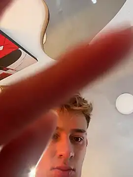 LiamWildx20 live cam on StripChat