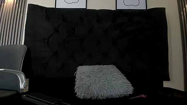 Alice_Jhons live cam on StripChat