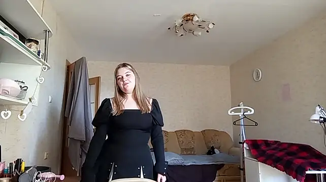 TypicalWoman live cam on StripChat