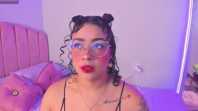 antonelllepiercee live cam on StripChat