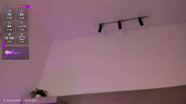 ariana__parker live cam on StripChat