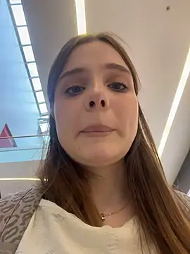 lunabelle_ (F young) - Sit on camera+ massage clit close up