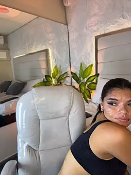 Aprilrose_ live webcam
