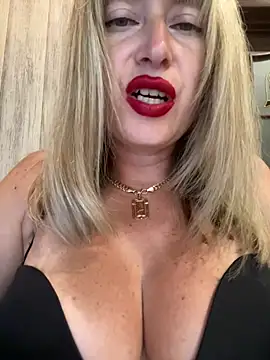 Kittenforyou live cam on StripChat