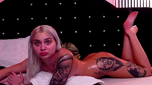 TaniaBliss live cam on StripChat
