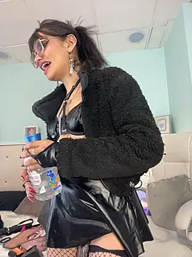 Emerald_gh live cam on StripChat