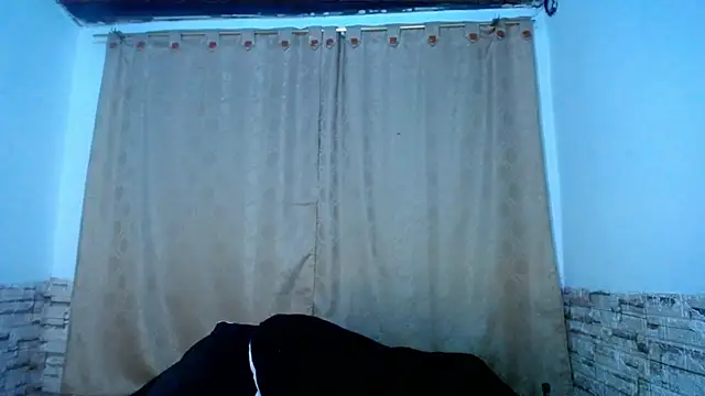 Bicky_25 live cam on StripChat