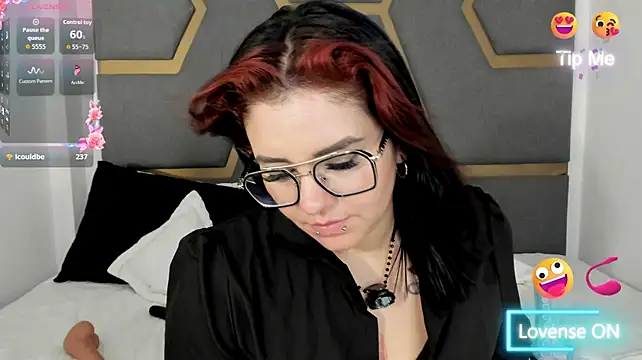 juana_valkiria live cam on StripChat