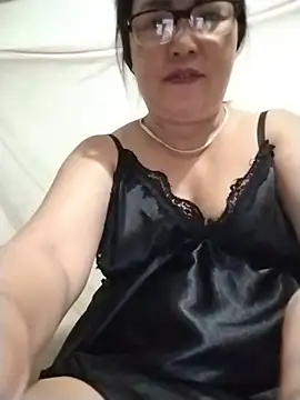 NAAYA8190 live cam on StripChat
