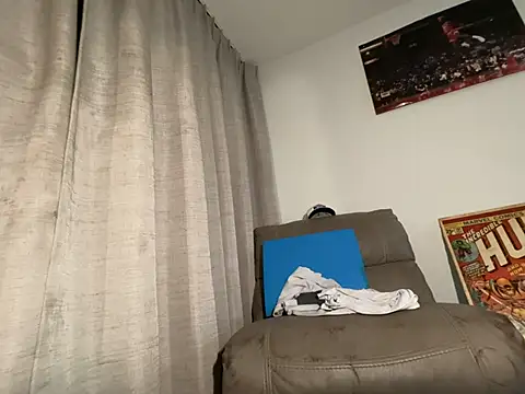 daswitch85 (Ask my age) - Dick down no condom