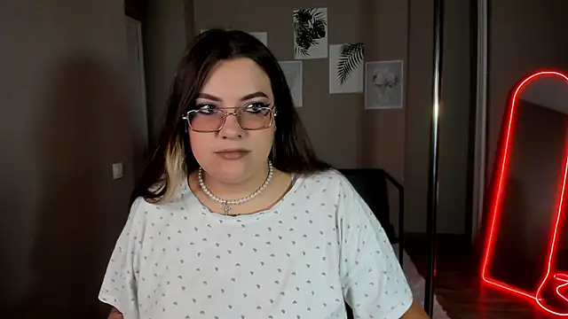 MiraTorson live cam on StripChat