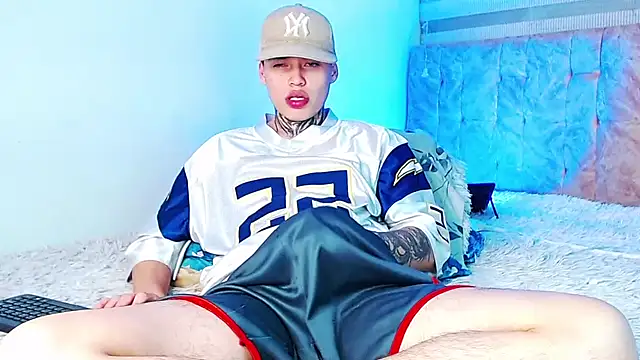 _justinmoon2 live cam on StripChat