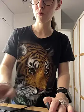 MartiniiSelenna live cam on StripChat