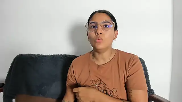 TatyGomez_ live cam on StripChat