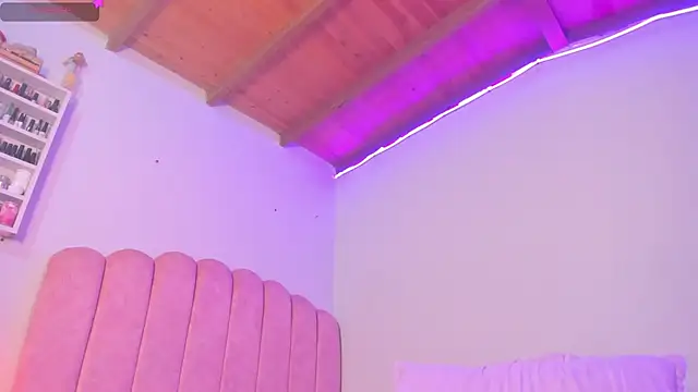 antonelllepiercee live cam on StripChat