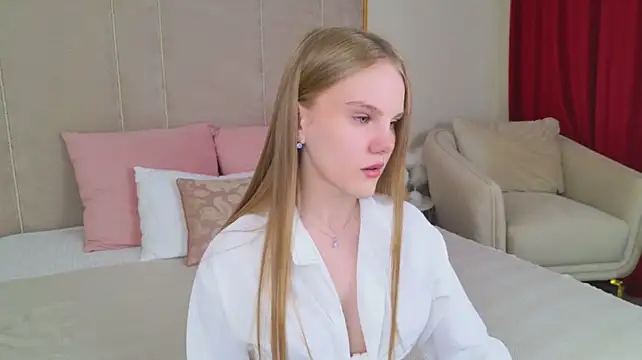 Lili_Lohan live cam on StripChat