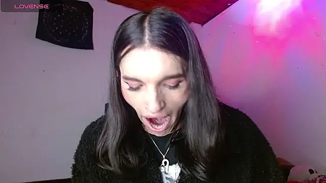 Scarlett_crastrawberry live cam on StripChat