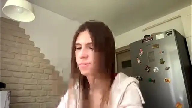 ZaraGuyette live cam on StripChat