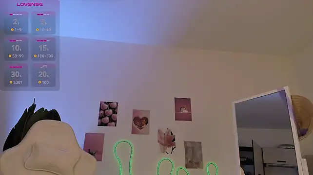 LittlePeach007 live cam on StripChat