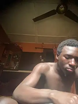 verydarkboy live cam on StripChat