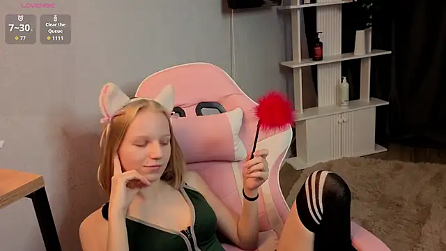 Pixiedollll live cam on StripChat