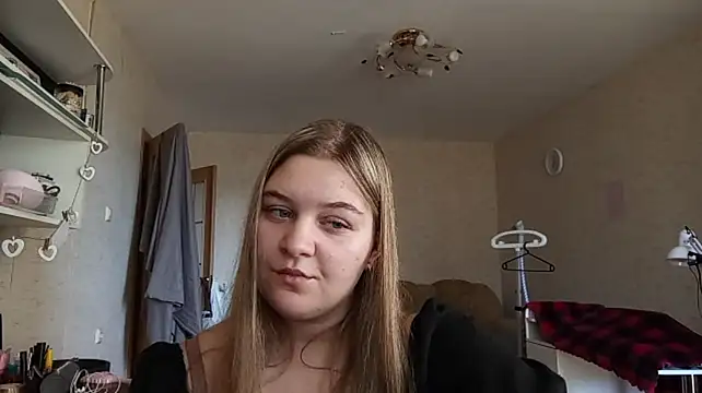 TypicalWoman live cam on StripChat