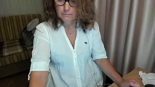 lauraoven live cam on StripChat