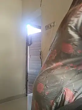 ravina_patil1 (F milf) - Kissing your lips