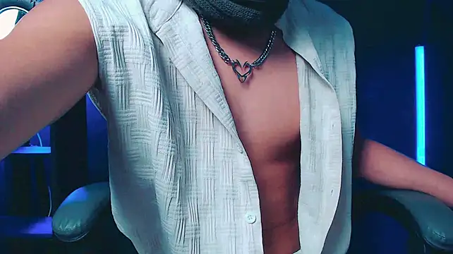 ALPHA_LATINO live cam on StripChat