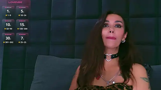 Olympia_Moore live cam on StripChat