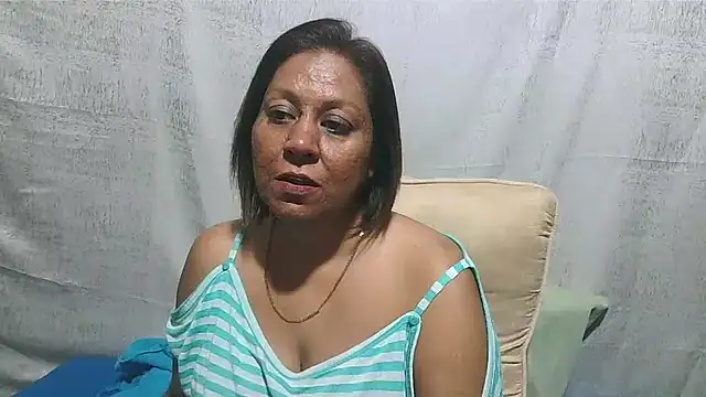 IndianSexyMilf69 live cam on StripChat
