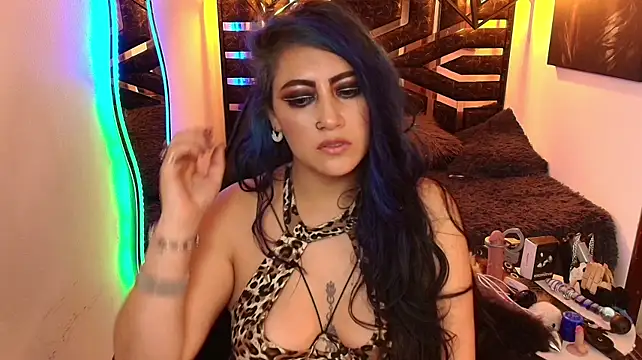 scarleth_blue