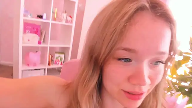 Lily_Young снимок онлайн-комнаты на Stripchat