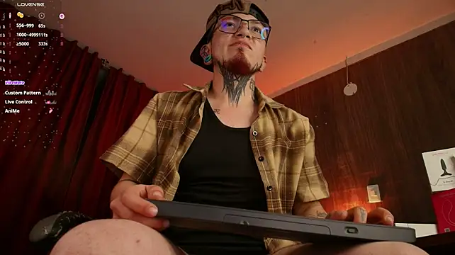tyler_jones_ live cam on StripChat