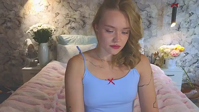 Aurora_Golden1 live cam on StripChat