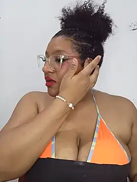 gigiblue89 live cam on StripChat