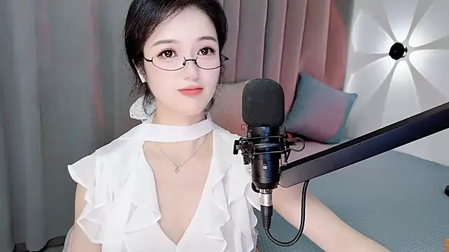Momo-Wow live webcam