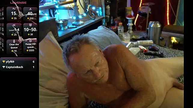 Pussyeat2please live cam on StripChat
