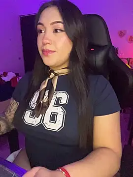 Lilyhotson live cam on StripChat