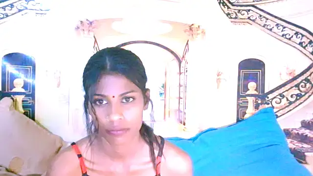 IndianSilkySpice live cam on StripChat