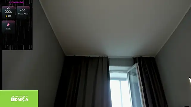 LiMcDaniel live cam on StripChat