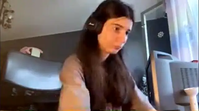 MindaHallmon live cam on StripChat