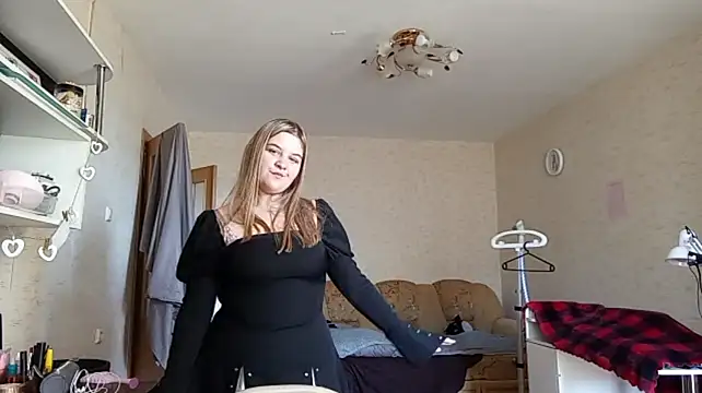 TypicalWoman live cam on StripChat