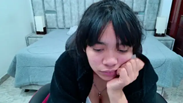 laureentt_ live cam on StripChat
