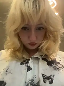 RonnieKiss live cam on StripChat