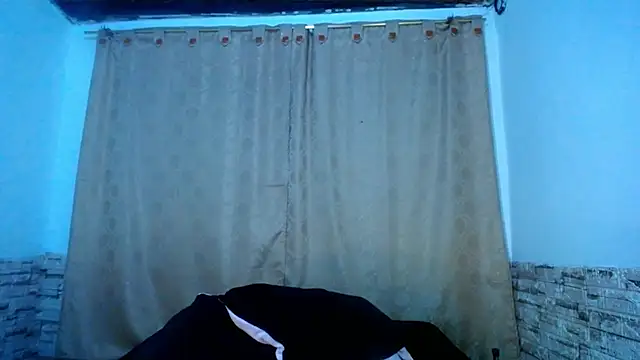 Bicky_25 live cam on StripChat