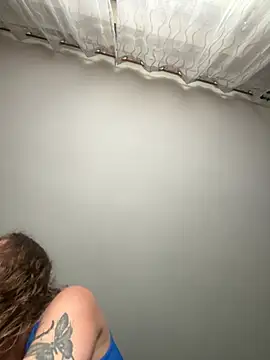SweetnessDaisie live cam on StripChat