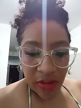gigiblue89 live cam on StripChat